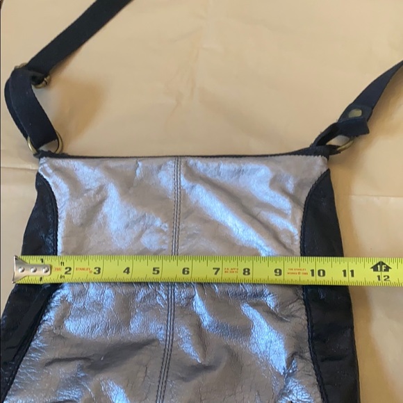 22:07 - The Sak Leather Crossbody Bag - Picture 16 of 16